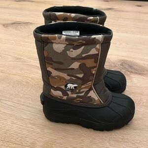 Sorel camo boots size 2 winter snow